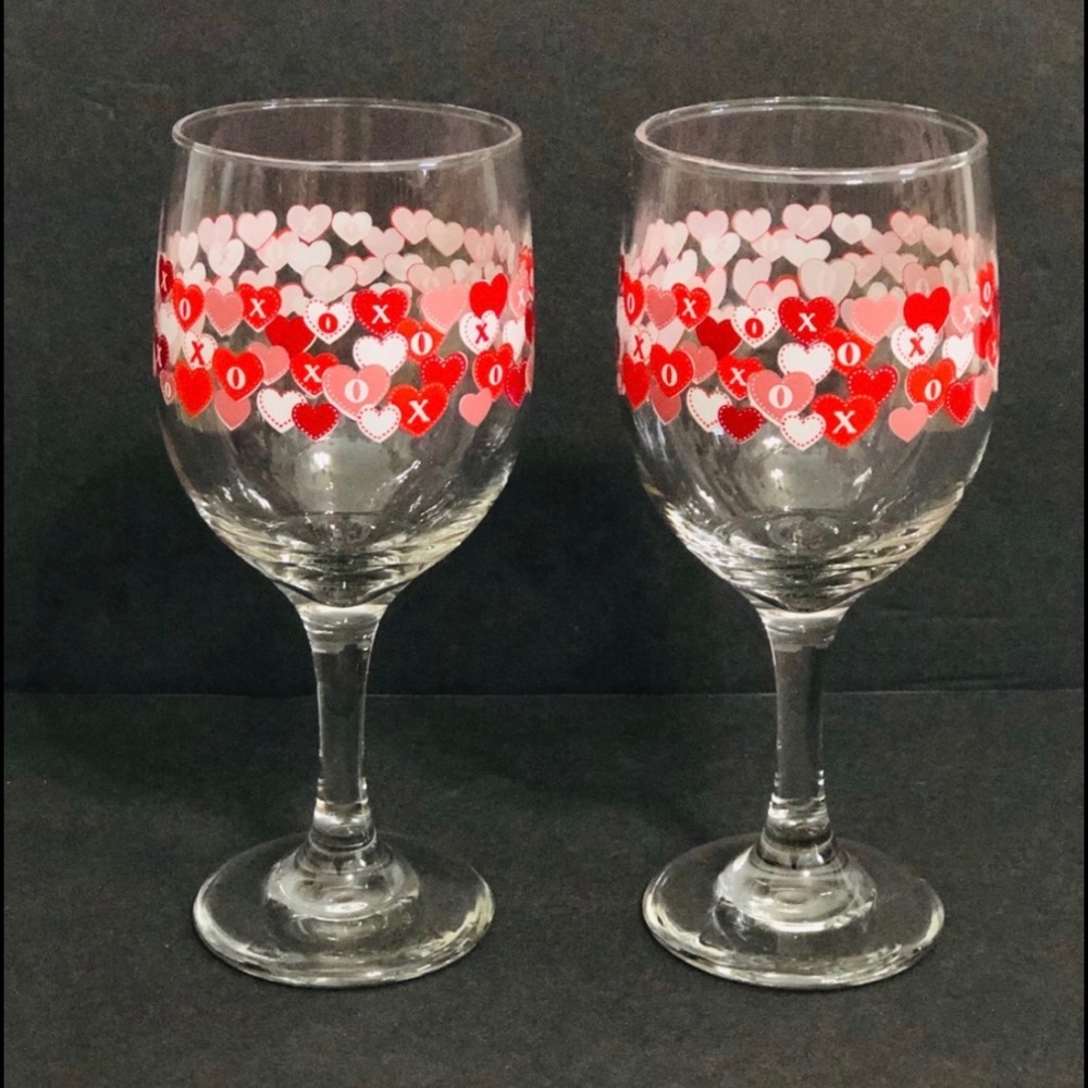 Greenbrier International Hearts Glass Wine Glasses XOXO